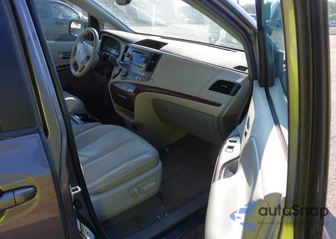 2012 Toyota Sienna Xle 7 Passenger z USA, uszkodzony, nr VIN 5TDDK3DC9CS036692